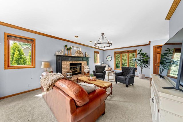 W237N3390 Five Fields ROAD, Pewaukee, WI 53072