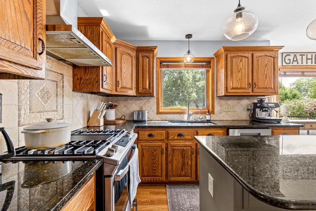 W237N3390 Five Fields ROAD, Pewaukee, WI 53072