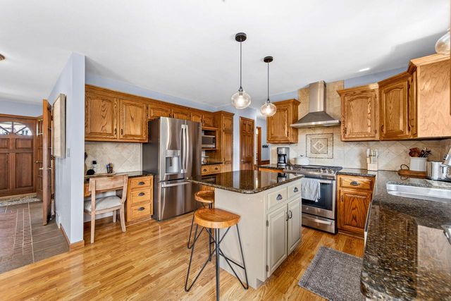 W237N3390 Five Fields ROAD, Pewaukee, WI 53072