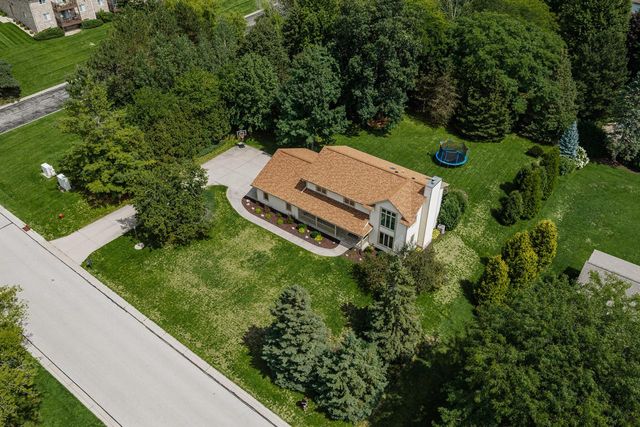 W237N3390 Five Fields ROAD, Pewaukee, WI 53072