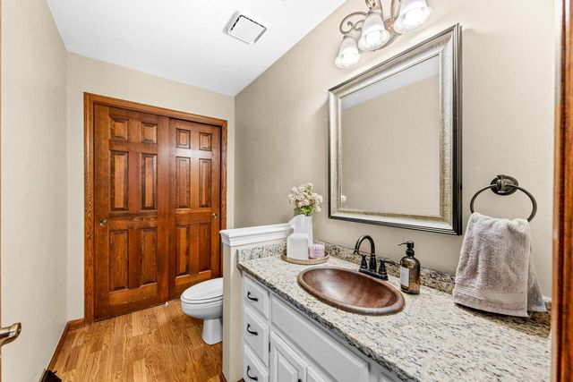W237N3390 Five Fields ROAD, Pewaukee, WI 53072