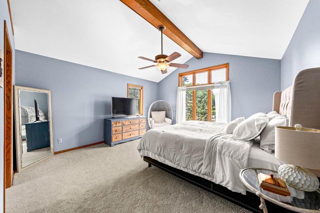 W237N3390 Five Fields ROAD, Pewaukee, WI 53072