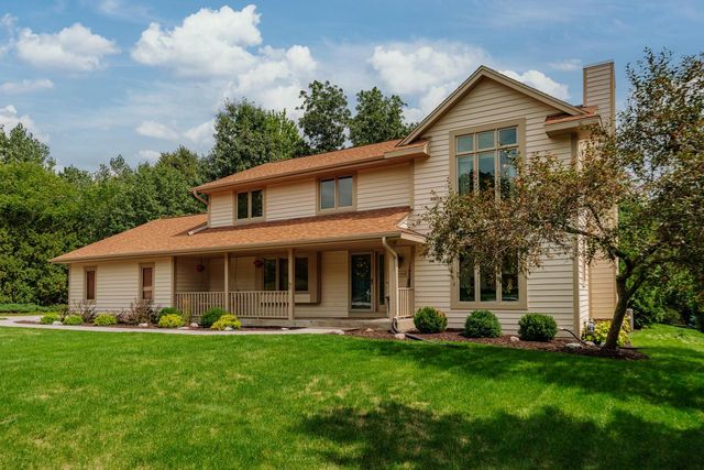 W237N3390 Five Fields ROAD, Pewaukee, WI 53072