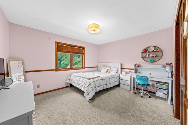 W237N3390 Five Fields ROAD, Pewaukee, WI 53072
