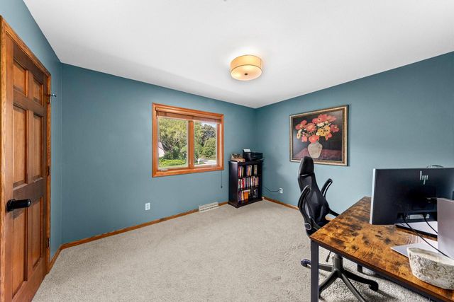 W237N3390 Five Fields ROAD, Pewaukee, WI 53072
