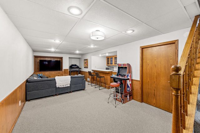 W237N3390 Five Fields ROAD, Pewaukee, WI 53072