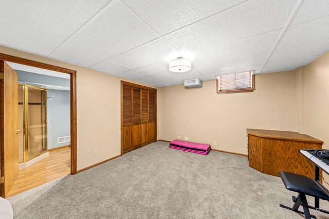 W237N3390 Five Fields ROAD, Pewaukee, WI 53072