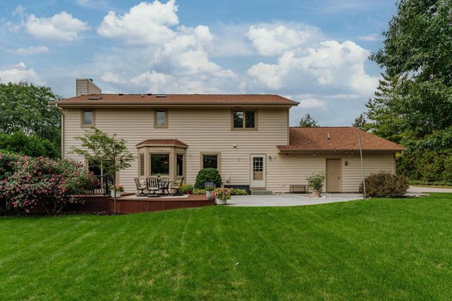 W237N3390 Five Fields ROAD, Pewaukee, WI 53072