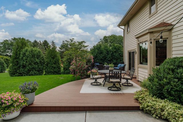 W237N3390 Five Fields ROAD, Pewaukee, WI 53072