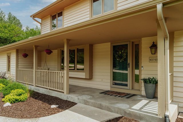W237N3390 Five Fields ROAD, Pewaukee, WI 53072
