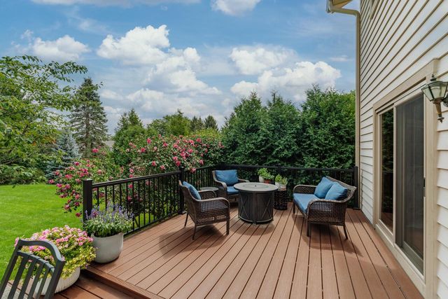 W237N3390 Five Fields ROAD, Pewaukee, WI 53072