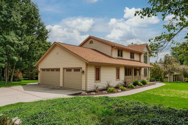 W237N3390 Five Fields ROAD, Pewaukee, WI 53072