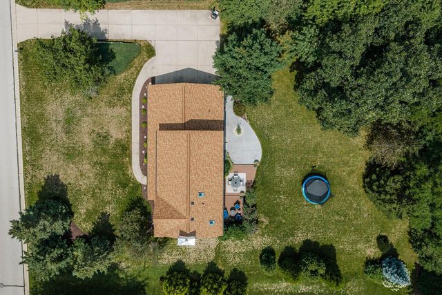 W237N3390 Five Fields ROAD, Pewaukee, WI 53072