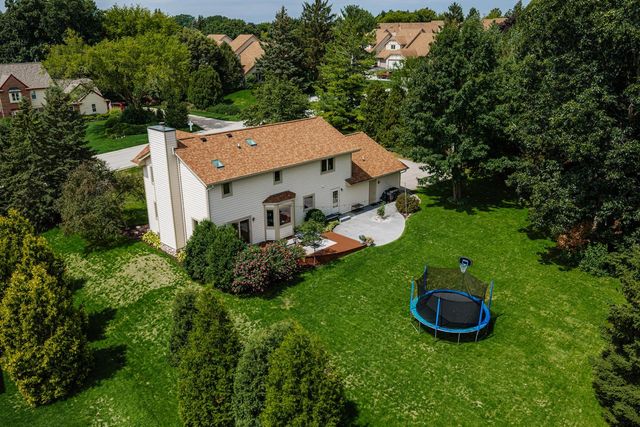 W237N3390 Five Fields ROAD, Pewaukee, WI 53072