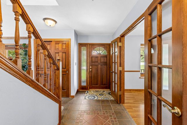W237N3390 Five Fields ROAD, Pewaukee, WI 53072