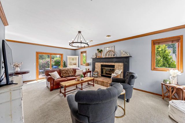 W237N3390 Five Fields ROAD, Pewaukee, WI 53072