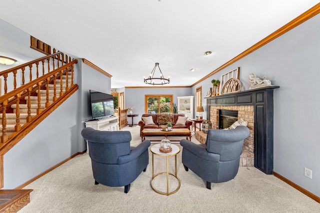 W237N3390 Five Fields ROAD, Pewaukee, WI 53072