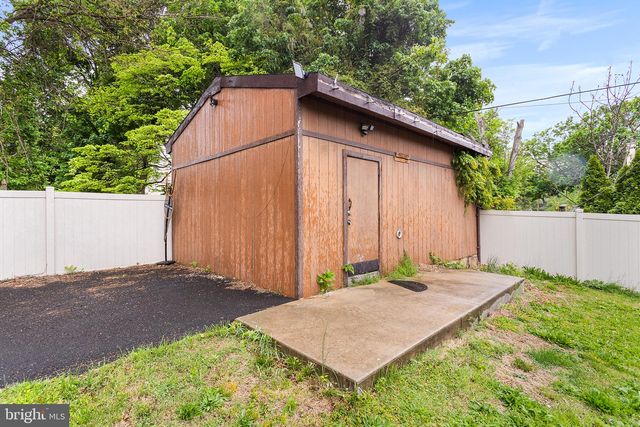 1755 ROCKWELL RD, Abington, PA 19001