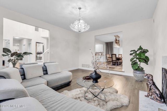 14 Black Walnut Way, Marlboro, NJ 07746