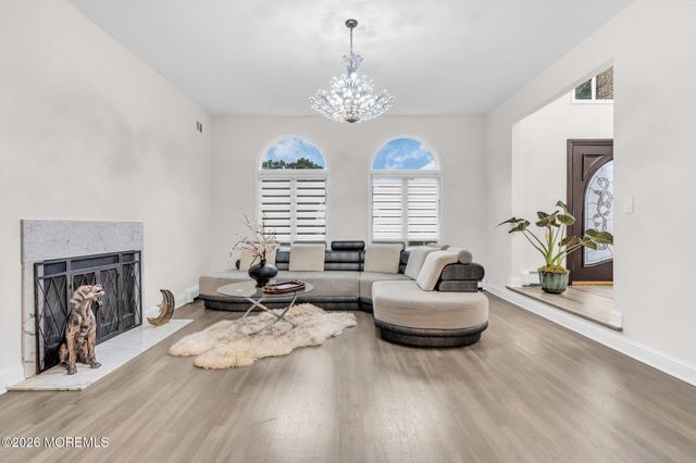 14 Black Walnut Way, Marlboro, NJ 07746