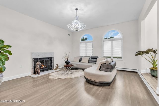 14 Black Walnut Way, Marlboro, NJ 07746
