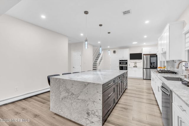 14 Black Walnut Way, Marlboro, NJ 07746