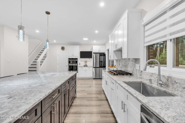 14 Black Walnut Way, Marlboro, NJ 07746