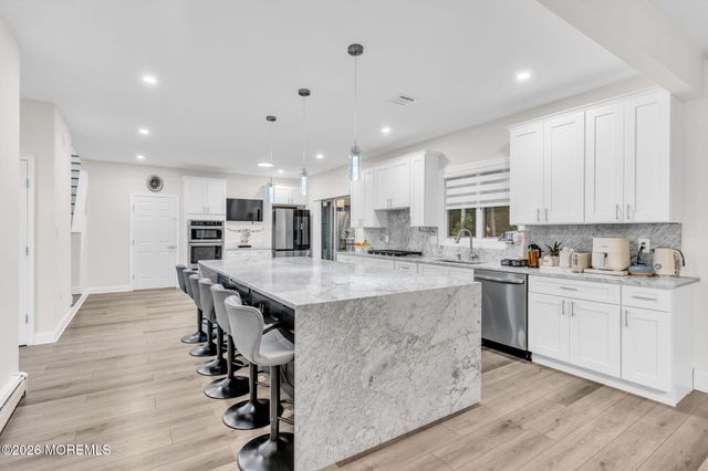 14 Black Walnut Way, Marlboro, NJ 07746