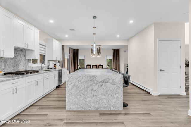 14 Black Walnut Way, Marlboro, NJ 07746