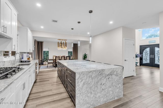 14 Black Walnut Way, Marlboro, NJ 07746
