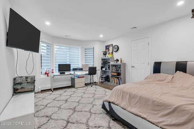 14 Black Walnut Way, Marlboro, NJ 07746