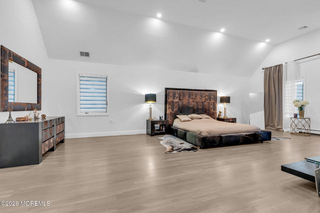 14 Black Walnut Way, Marlboro, NJ 07746