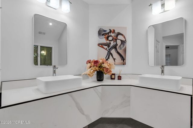 14 Black Walnut Way, Marlboro, NJ 07746