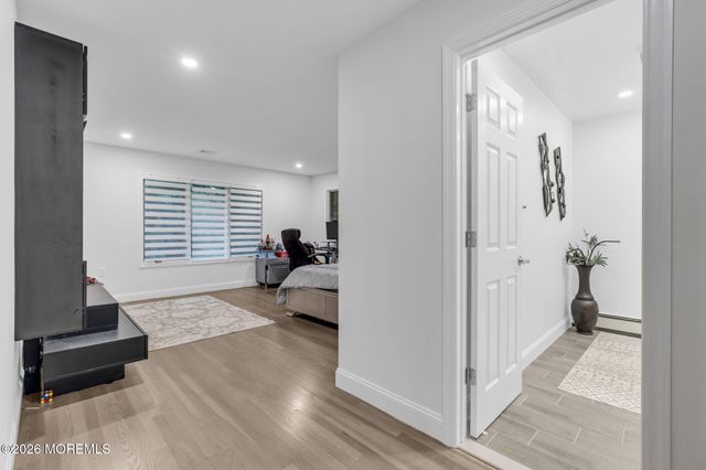 14 Black Walnut Way, Marlboro, NJ 07746