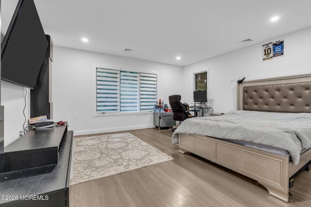14 Black Walnut Way, Marlboro, NJ 07746