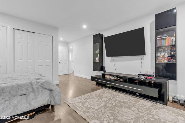 14 Black Walnut Way, Marlboro, NJ 07746