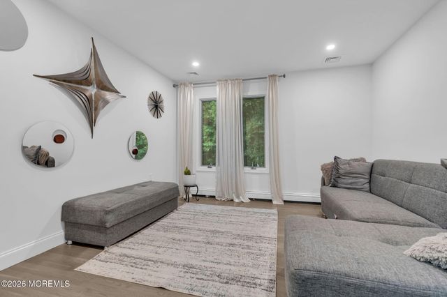 14 Black Walnut Way, Marlboro, NJ 07746