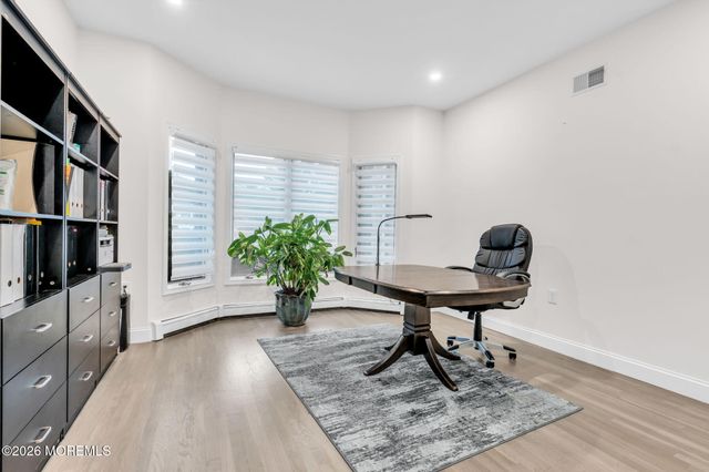 14 Black Walnut Way, Marlboro, NJ 07746