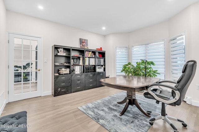 14 Black Walnut Way, Marlboro, NJ 07746