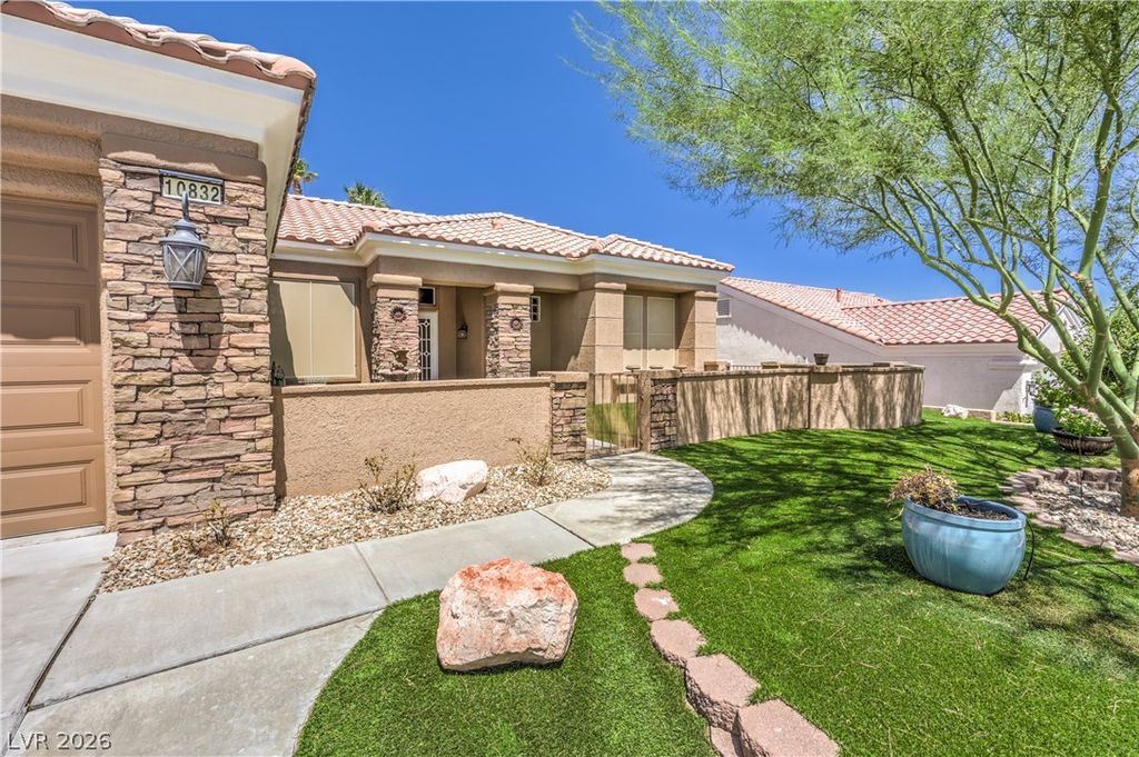 10832 Clarion Lane, Las Vegas, NV 89134 — photo 4