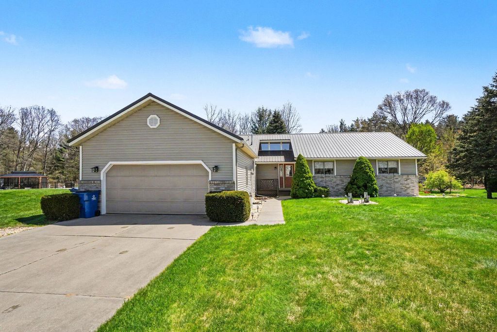3682 W Fuller Drive, Fruitport Twp, MI 49444