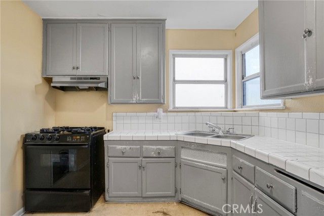 10807 Compton Avenue, Los Angeles, CA 90059