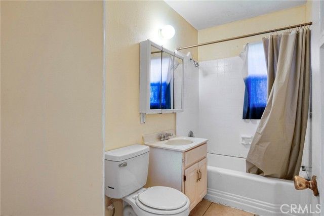 10807 Compton Avenue, Los Angeles, CA 90059