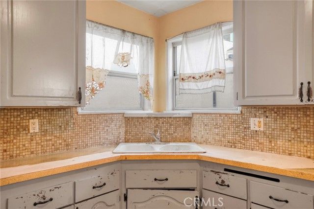 10807 Compton Avenue, Los Angeles, CA 90059