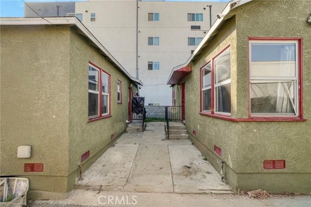 10807 Compton Avenue, Los Angeles, CA 90059