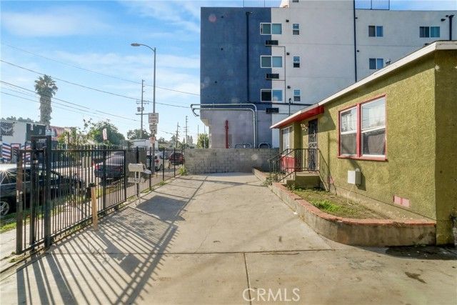 10807 Compton Avenue, Los Angeles, CA 90059