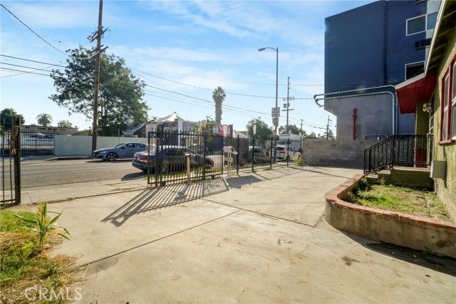 10807 Compton Avenue, Los Angeles, CA 90059