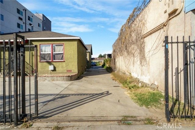 10807 Compton Avenue, Los Angeles, CA 90059