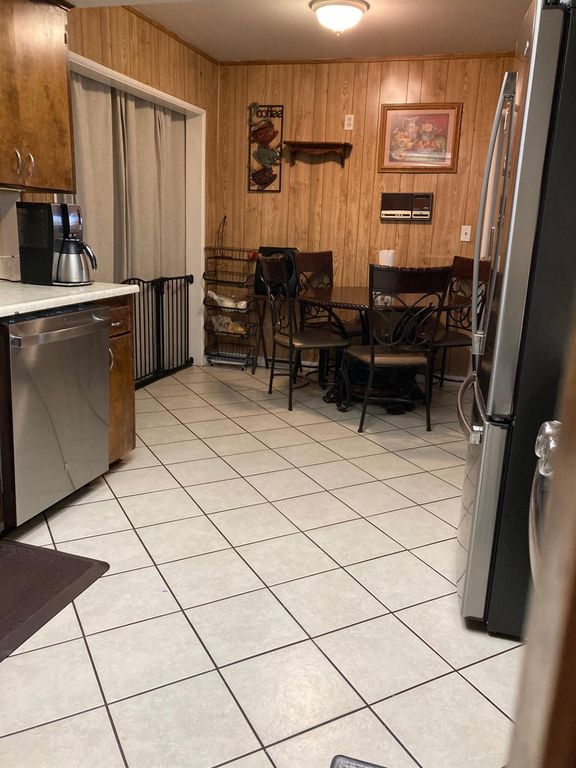 Image 2 of property listing at 3304 N Howard, Fresno, CA 93726