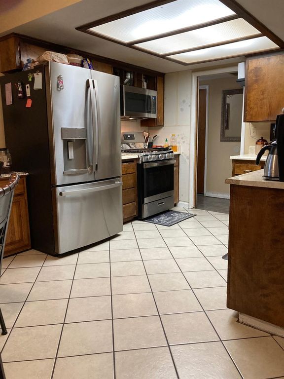 Image 3 of property listing at 3304 N Howard, Fresno, CA 93726